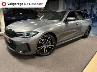 BMW 3-serie Touring 330e xDrive M-pakket facelift / Panorama-dak / head-up / 360 camera / Harman-Kar
