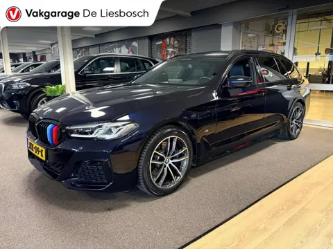 BMW 5-serie Touring 530e xDrive High Executive M-sport / leer / pano / navi / head-up / Apple carpla