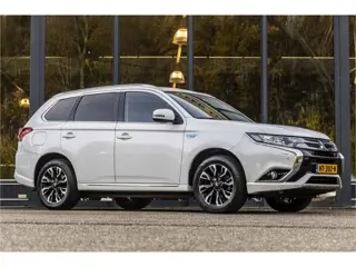 Mitsubishi Outlander 2.0 PHEV Executive Edition (bj 2015)