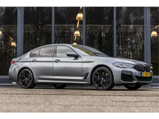 BMW 5 Serie 530e Business Edition Plus Schuif/kantel dak M-Sport