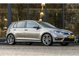 Volkswagen Golf 1.2 TSI Connected Series (bj 2016)