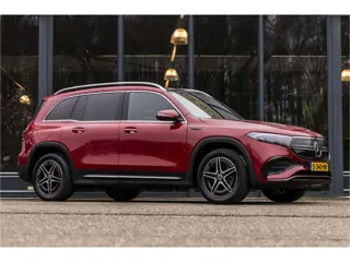 Mercedes-Benz EQB 300 4MATIC AMG Line 67 kWh (bj 2022)