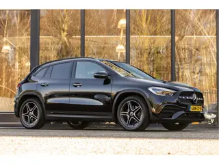 Mercedes-Benz GLA 180 AMG Line (bj 2021, automaat)
