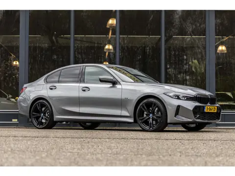 BMW 3-serie 330e (bj 2023, automaat)