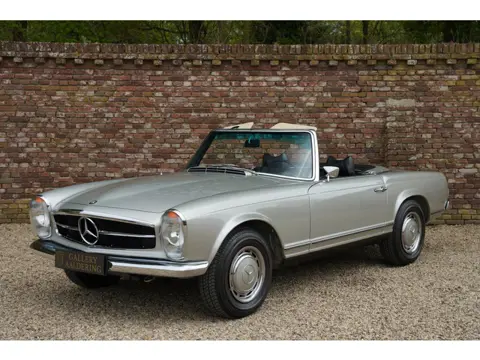 Mercedes-Benz 280 SL Pagode "Extensively restored" Fully restored and rebuilt with German precision 