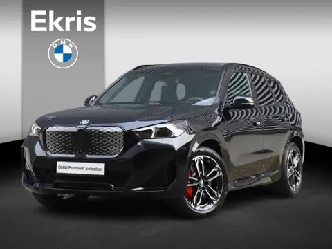 BMW iX1 eDrive20 | M Sportpakket Pro | Panodak | Head-Up | Trekhaak | Harman Kardon | Elektr. Stoele