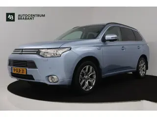 Mitsubishi Outlander 2.0 PHEV Instyle (PANORAMADAK, TREKHAAK, STOELVERWARMING, NAVIGATIE, CRUISE CON