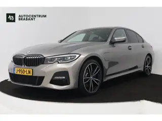 BMW 3-serie 330e eDrive Edition M Sport (HARMAN/KARDON, M-PAKKET, STOELVERWAMRING, DEALER ONDERHOUDE