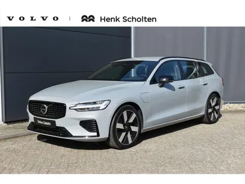 Volvo V60 T6 Plug-in hybrid AWD Plus Dark | Trekhaak | Verwarmbare voorstoelen+stuurwiel+achterbank 