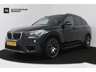 BMW X1 XDrive20i High Executive (Goed OndH, 2 sets velgen, Camera, Trekhaak, Navi, ParkeerS, StoelV,