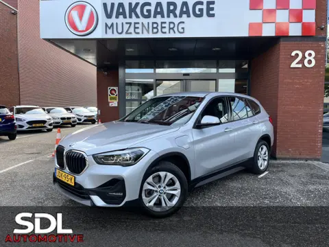 BMW X1 xDrive25e Executive // GROOT NAVI // CAMERA // HUD // STOEL VERWARMING // ELEK. KLEP //