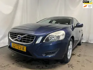 Volvo V60 1.6 T3 Momentum - Schade