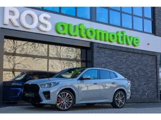 BMW X2 sDrive20i M-Sport | NIEUWSTAAT! | BTW | PANO | HUD | ELEK TREKHAAK | CAMERA ACHTER | SHADOW L