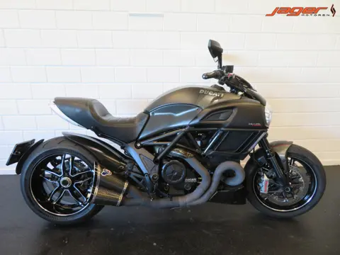 Ducati DIAVEL CARBON FULL! TERMIONI (bj 2017)