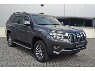 Toyota Land Cruiser 150 2.8 D-4D Professional Window VAN