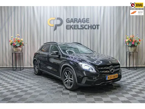 Mercedes-Benz GLA-KLASSE 180 Automaat/Night/Carplay/Pdc