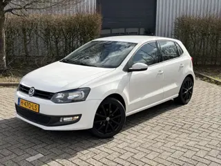 Volkswagen Polo BJR 2013 1.2-12V 70 PK BlueMotion Comfortline STOELVERWARMING | AIRCO | ZWART LMV | 