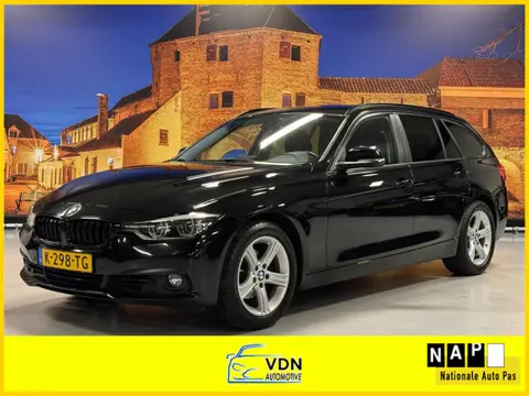BMW 3-serie Touring 320i Executive Automaat Navigatie LED PDC