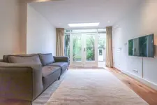 Woning aan de Leiduinstraat te Amsterdam