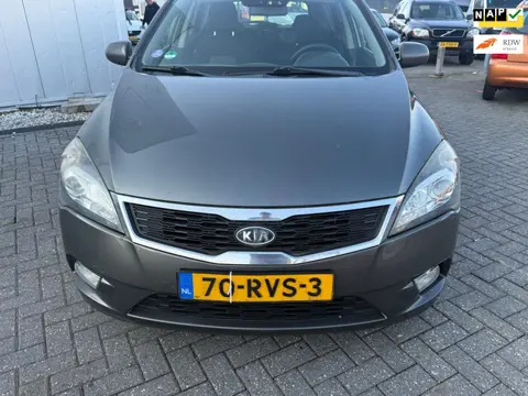 Kia Cee'd Sporty Wagon 1.4 CVVT Comfort Pack koppelingsplaat licht eruit