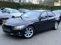 BMW 3-serie 328i Upgrade Edition|Nieuwe Ketting|Leder|Dealer OH|Navigatie|Xenon|Airco|Cruise control