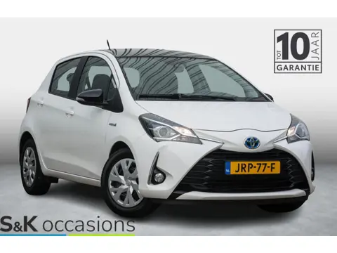 Toyota Yaris 1.5 Hybrid Black edition NAVI PDC Cruise