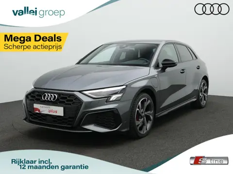 Audi A3 Sportback 45 TFSI e 245 pk S-tronic S-Line | Trekhaak | Achteruitrijcamera | Stoelverwarming