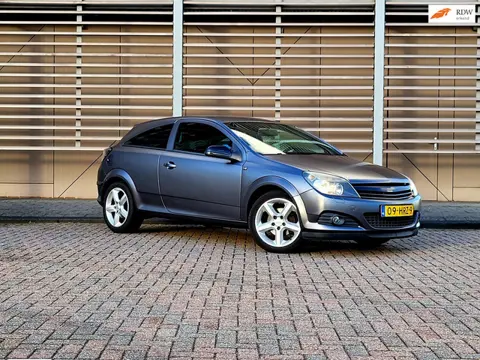 Opel Astra GTC 1.6 Business Sport / Airco / Navi / Bluethoot / Multimedia / Pdc