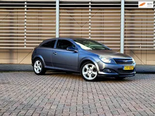 Opel Astra GTC 1.6 Business Sport / Airco / Navi / Bluethoot / Multimedia / Pdc
