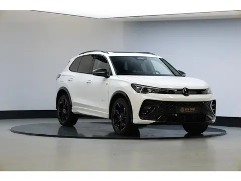 Volkswagen Tiguan 1.5 eHybrid R-Line Edition | Panaroamdak | Trekhaak |