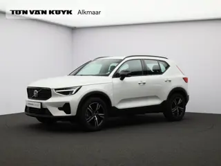 Volvo XC40 B4 197PK Plus Dark / Trekhaak / All Season / Stoel+stuur+voorruitverwarming / Harman Kard
