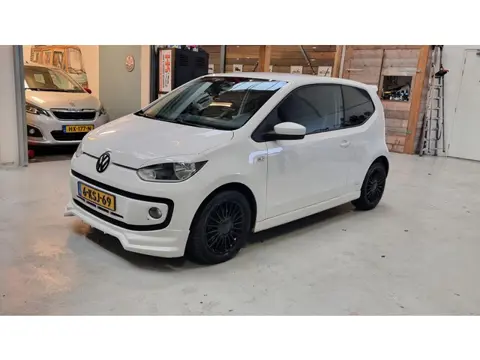 Volkswagen Up! 1.0 high up! Bodykit, Navi, Bluetooth, cruisecontrole, ....