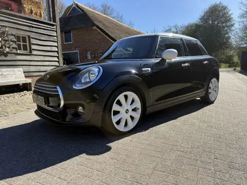MINI Mini 1.5 Cooper Pepper. JCW int ,17",multi media,cruise.