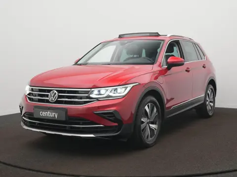 Volkswagen Tiguan 1.4 TSI eHybrid Elegance Automaat - Panoramisch schuif-kanteldak - LED - Navigatie