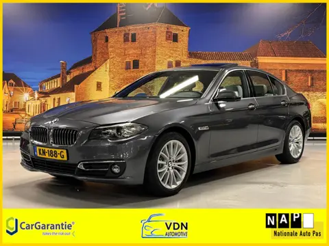 BMW 5-serie 520i Luxury Edition Automaat Schuifdak Leer 50DKM