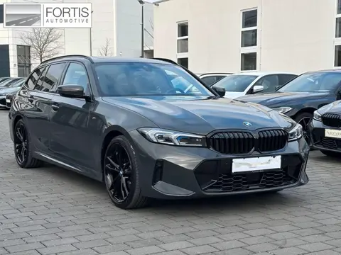 BMW 3 Serie Touring 320d xDrive M-SPORT ** LED, NAVI+, PANORAMA, HuD, TREKH, 19-inch LMV, DRAVIT GRA