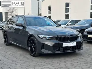 BMW 3 Serie Touring 320d xDrive M-SPORT ** LED, NAVI+, PANORAMA, HuD, TREKH, 19-inch LMV, DRAVIT GRA