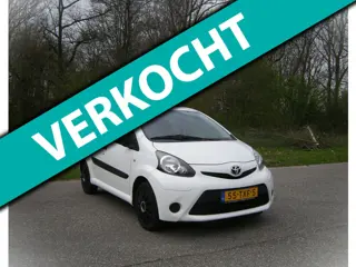 Toyota Aygo 1.0 VVT-i Access . 5 Deurs . weinig km . eerste eigenaar . nette auto .