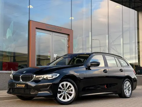BMW 3 Serie Touring 330e | Stoelverwarming | Apple Carplay | Achteruitrijcamera | Cruise |