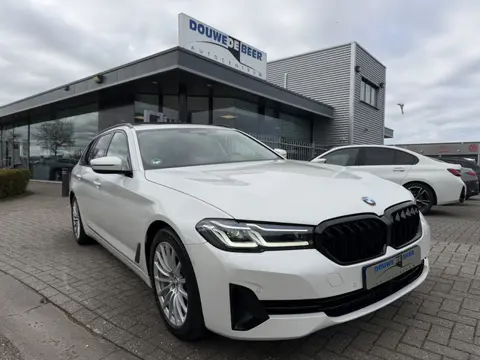 BMW 5 Serie Touring 530i Luxury Line Pano-Dak | Trekhaak | Memory | Adapt. Cruise