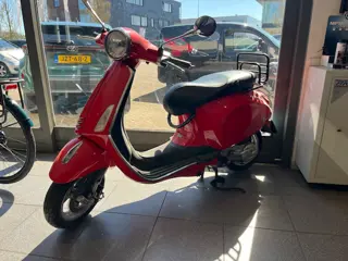 Vespa Snorscooter Primavera 4T 3800 km !!! (bj 2014)