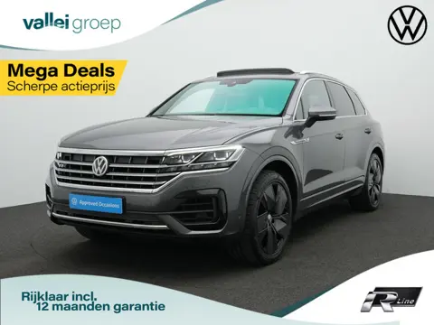 Volkswagen Touareg 3.0 TSI 340 pk tiptronic R-Line | Panoramadak | Trekhaak | Luchtvering | Savona l