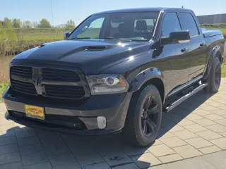 Dodge 1500 SPORT 4X4 CREW CAB. 5,7LTR V8 AUT. NIGHT EDITION ZEER LAGE CAT. WAARDE!!