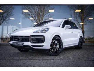 Porsche Cayenne 4.0 Turbo ** PCCB** Burmester ** Approved ** Panodak ** Trekhaak ** 18-weg Sportstoe