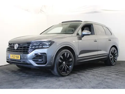 Volkswagen Touareg 3.0 TDI R-Line |Pano|Trekhaak|Achterbank verw.|