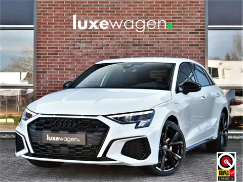 Audi A3 Sportback 45 TFSI e S-Line 19inch m-LED ACC Camera Sfeer Optic-black