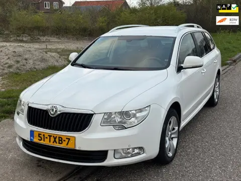 Skoda Superb Combi 1.4 TSI Greentech Ambition Business Line ECC LMV 16"Cruise El. pakket Audio-CD/Na