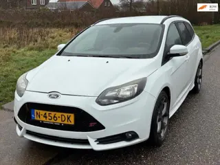 Ford Focus Wagon 2.0 EcoBoost ST-2 (250 PK!) ECC Audio/CD Navi El. pakket Leder LMV 18" Sportstoelen