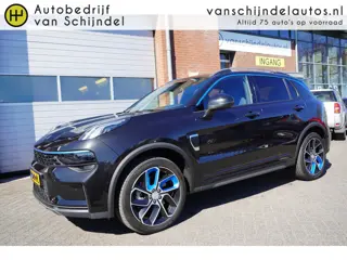 Lynk & Co 01 1.5 261PK! ORIGINEEL NEDERLANDS! ZWARTE HEMEL! PANORAMADAK 6,6KWH LADEN 20INCH ADAPTIEV