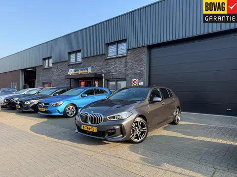 BMW 1-serie 116d Executive | 1E EIGENAAR | 12MND GARANTIE | AUTOMAAT | LED | CARPLAY | SFEERVERLICHT